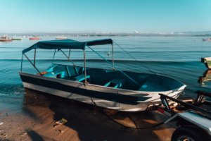 The Benefits of Working With Experienced Marine Sales Professionals