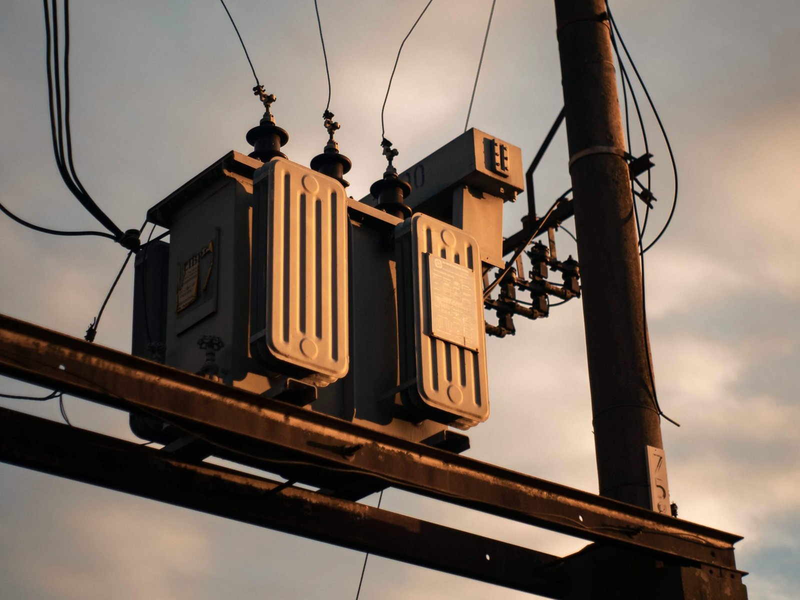 Understanding 15kVA Single Phase Transformers: Features, Uses & Maintenance